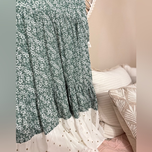 Floral Green and White woman’s Dress - Picture 2 of 4